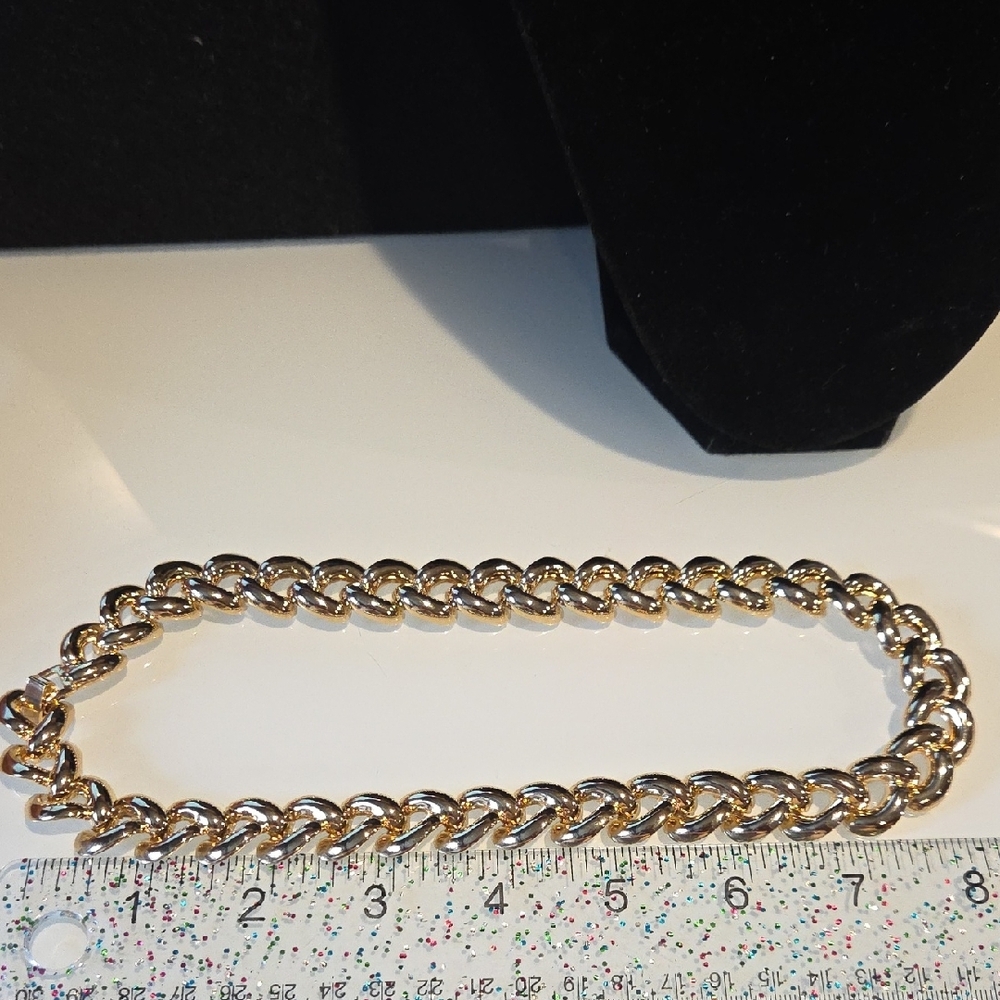 Elegant Gold Chain Necklace - Picture 3 of 4